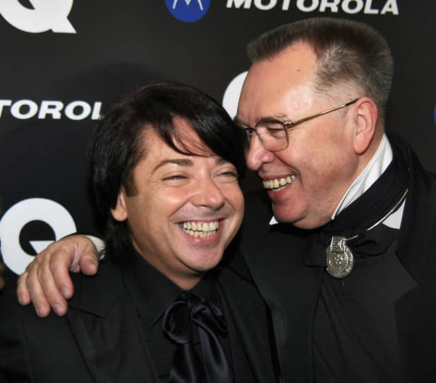 Модельеры Вячеслав Зайцев (слева) и Валентин Юдашкин (справа)