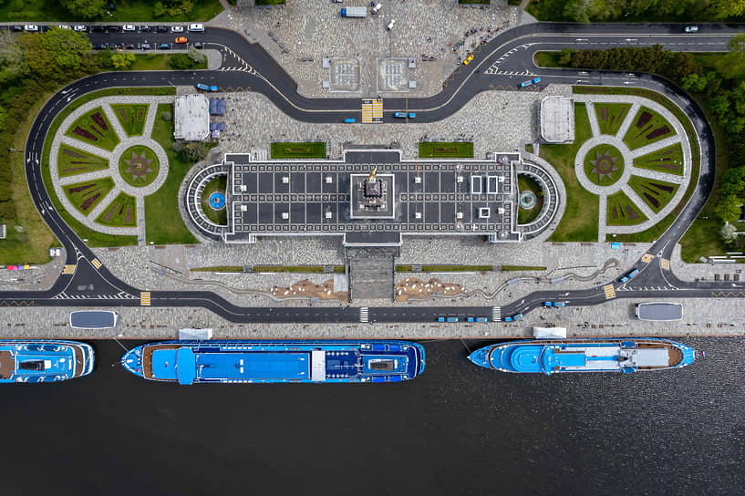 Теплоходы у Северного речного вокзала. Москва.