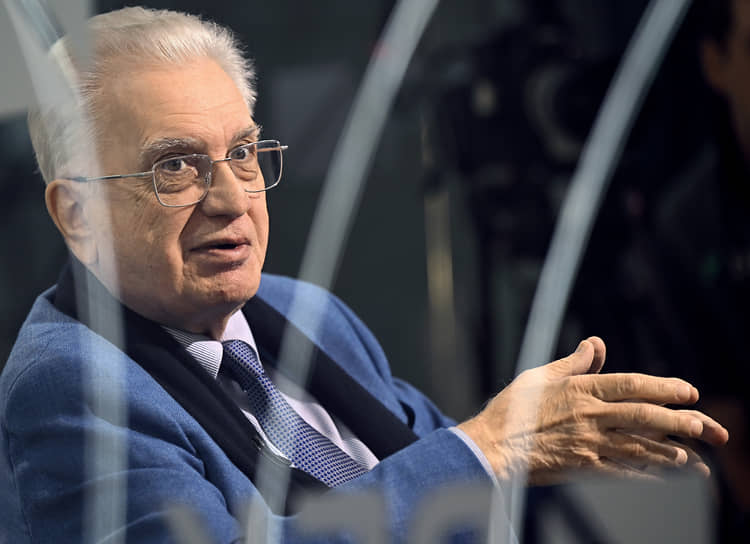Генеральный директор Государственного Эрмитажа Михаил Пиотровский во время форума