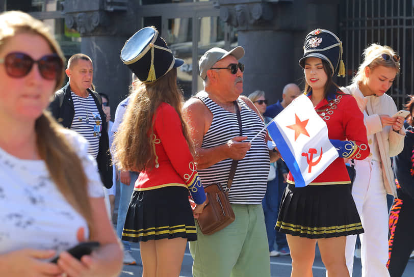 Горожане во время праздника