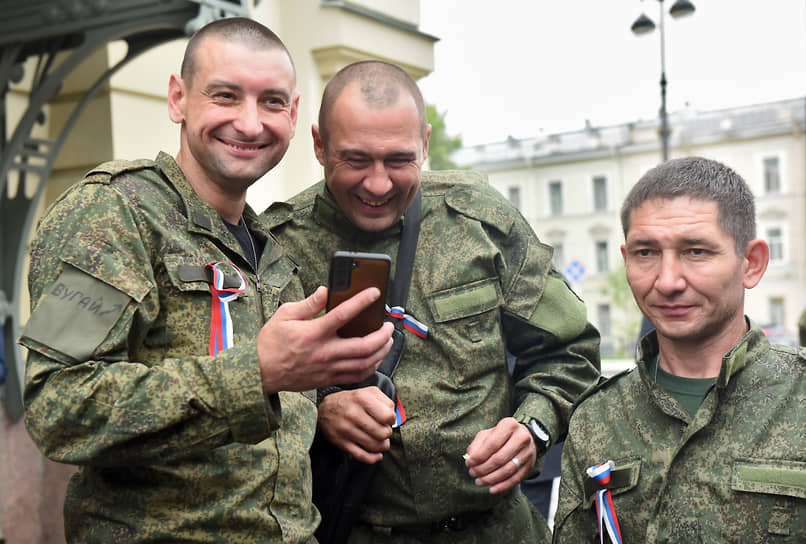 С Витебского вокзала личный состав отправился к месту назначения, где пройдет этап боевого слаживания