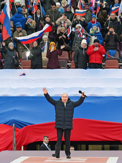 Через восемь лет, в 2022 году, с флагами на организованные патриотические митинги-концерты и акции выходили уже в поддержку начатой Россией специальной военной операции на территории Украины