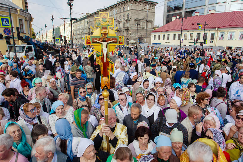 Участники крестного хода