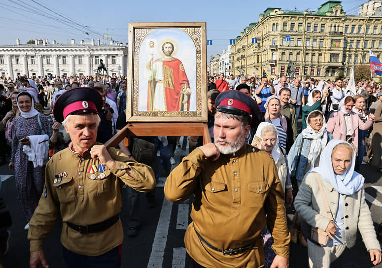 Участники крестного хода