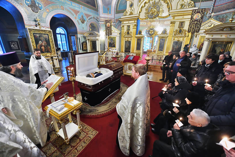 Отпевание писателя, журналиста и сценариста Андрея Константинова в церкви Смоленской иконы Божией Матери 