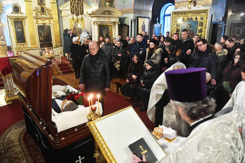 Отпевание писателя, журналиста и сценариста Андрея Константинова в церкви Смоленской иконы Божией Матери