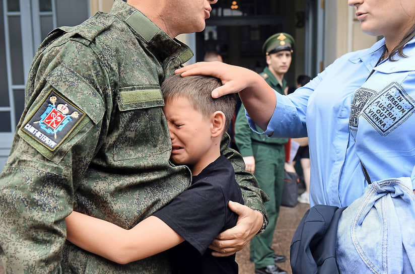 Церемония проводов петербуржцев, заключивших контракт с Министерством обороны России для прохождения службы в зоне специальной военной операции (СВО)