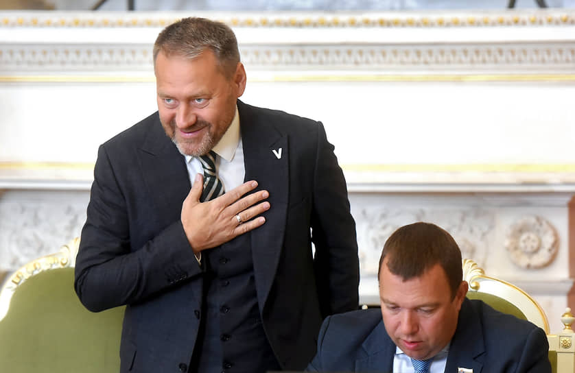 Председатель Законодательного собрания (ЗакС) Санкт-Петербурга Александр Бельский (слева) и руководитель фракции ЛДПР ЗакС Санкт-Петербурга Павел Иткин во время бюджетных слушаний в Законодательном собрании Санкт-Петербурга