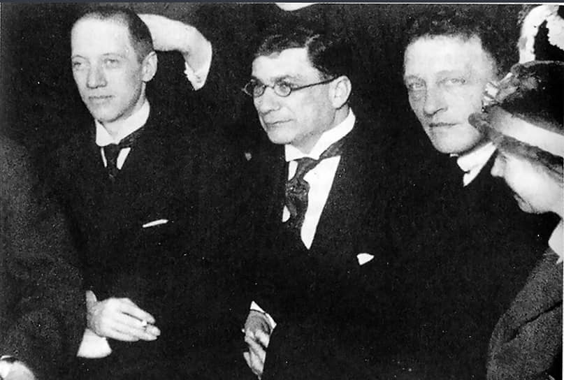 Петроград. 30 марта 1919 года. Николай Гумилев, Зиновий Гржебин и Александр Блок 