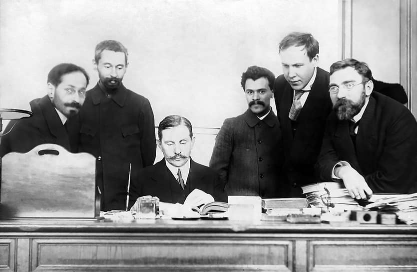 1910 год. Преподаватели Политехнического института. Слева направо: Л. С. Гинзбург, И. А. Преображенский, Франц Юльевич Левинсон-Лессинг, Илья Исаакович Гинзбург, Низковский, Дмитрий Степанович Белянкин