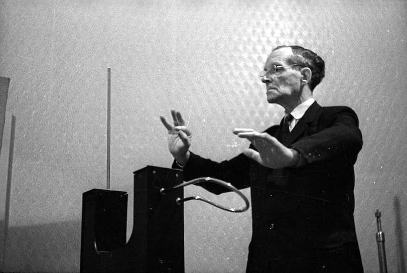 1960-е годы. Лев Сергеевич Термен (1896–1993) — советский изобретатель, создатель семейства музыкальных инструментов, самый известный из которых — терменвокс (1920). Выпускник физико-механического факультета Политехнического института