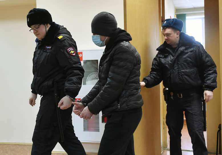 Московский районный суд Петербурга со второй попытки заключил под стражу Алексея Исакова