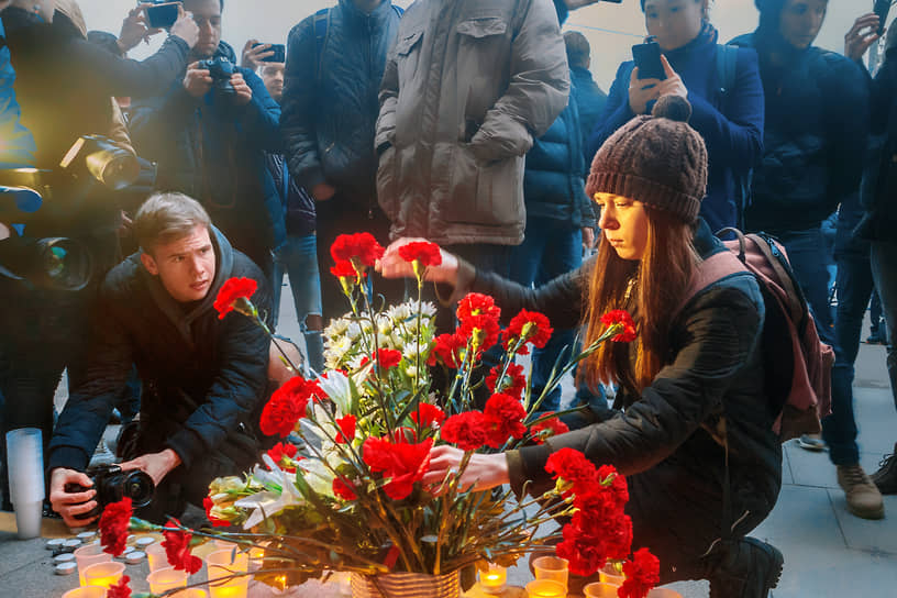 В результате теракта погибли 15 человек, не считая террориста-смертника, 67 получили ранения
