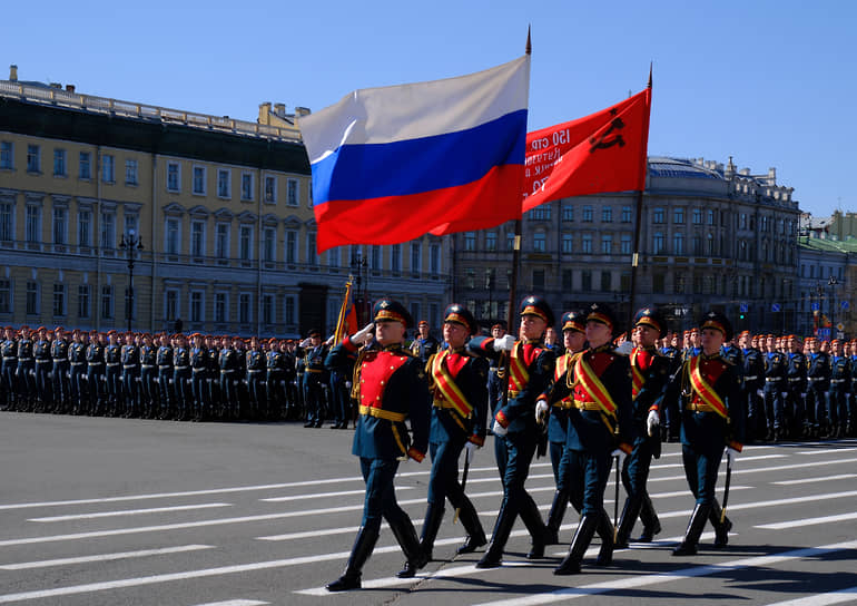 Парад в честь 79-й годовщины Победы в Великой Отечественной войне на Дворцовой площади

