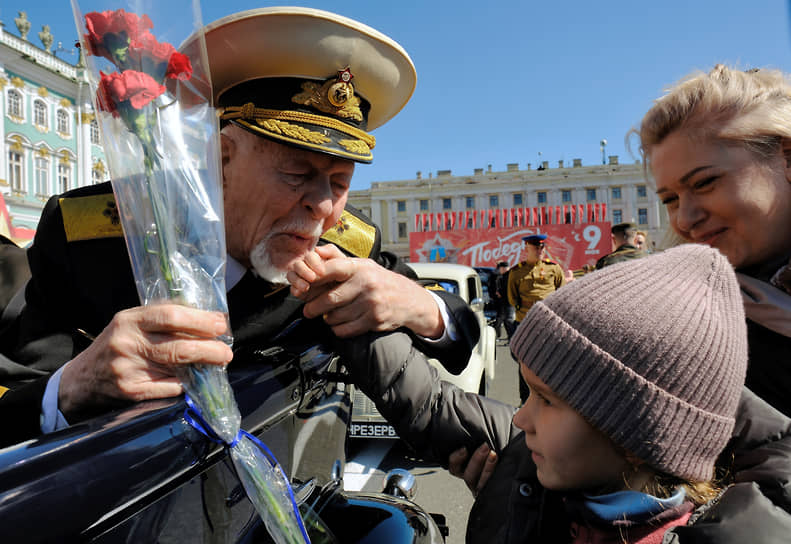 Ветеран Великой Отечественной войны после парада