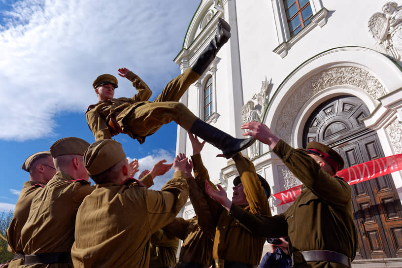 Участники реконструкции во время праздника