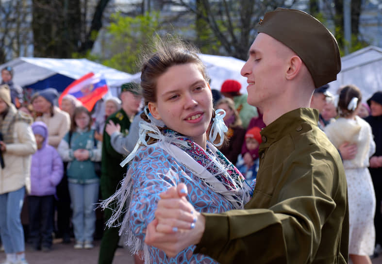 Участники реконструкции во время праздника