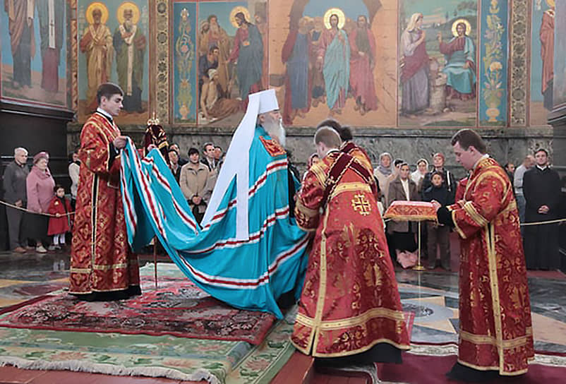 Митрополит Санкт-Петербургский и Ладожский Владимир совершает божественную литургию в храме Воскресения Христова (Спас на Крови)