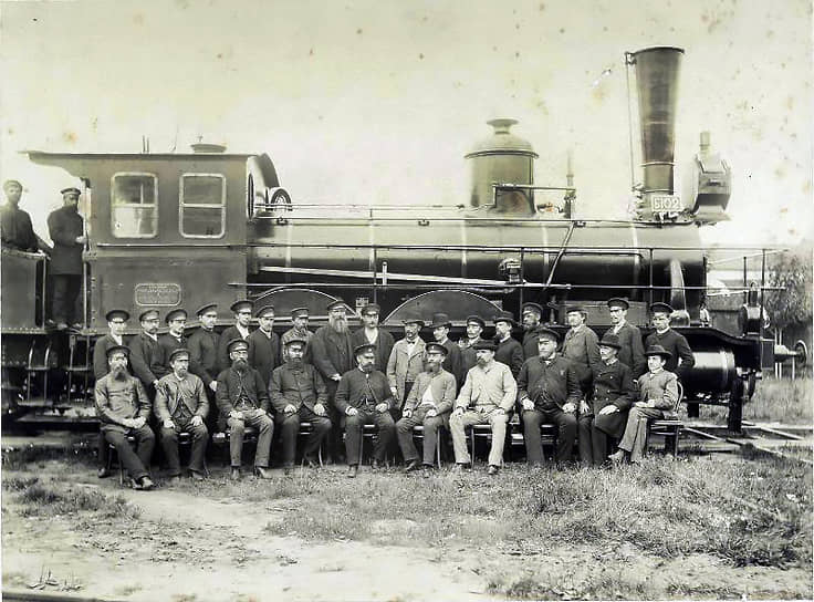 1900-е годы. Групповой портрет служащих паровозного депо