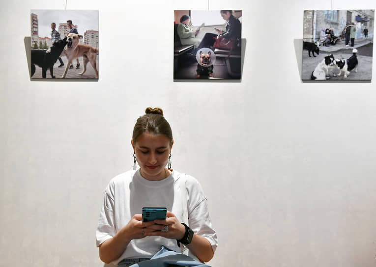 Пост в Instagram (принадлежит Meta, деятельность которой признана в РФ экстремистской и запрещена) 2 марта 2023 года во время переиздания его книги «Черновик»: «Герои этой книги — простые и обычные люди. Возможно, они не привнесли вклад в историю человечества и не совершили важных открытий, но совершенно точно в их жизни были моменты гармонии, смысла и красоты, достойные, чтобы остаться в памяти»
