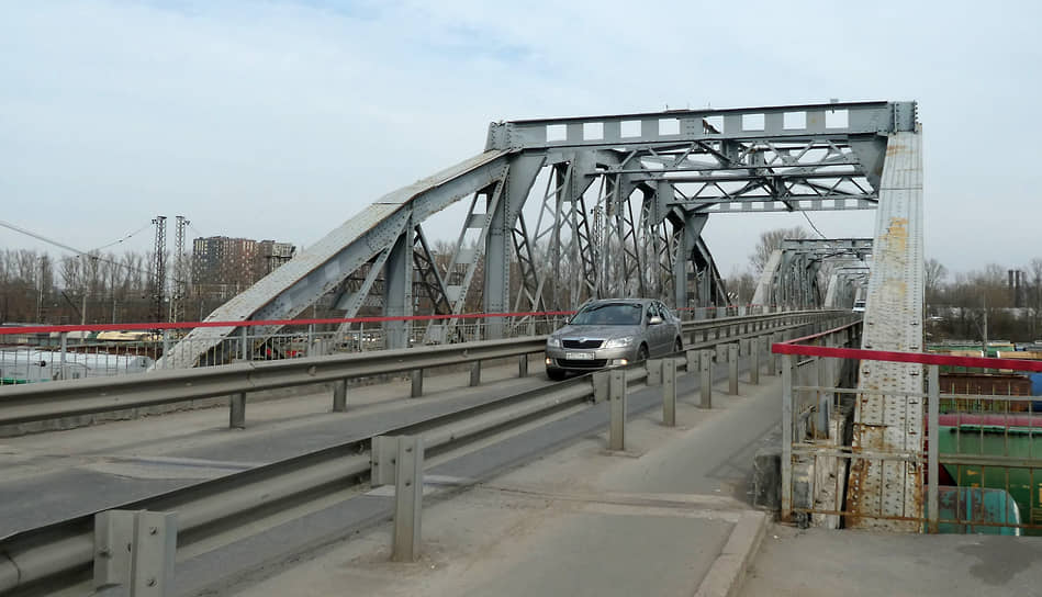 Местные жители и урбанисты настаивают на необходимости сохранения Фарфоровского моста, поскольку он является последним многоарочным дореволюционным путепроводом в городе