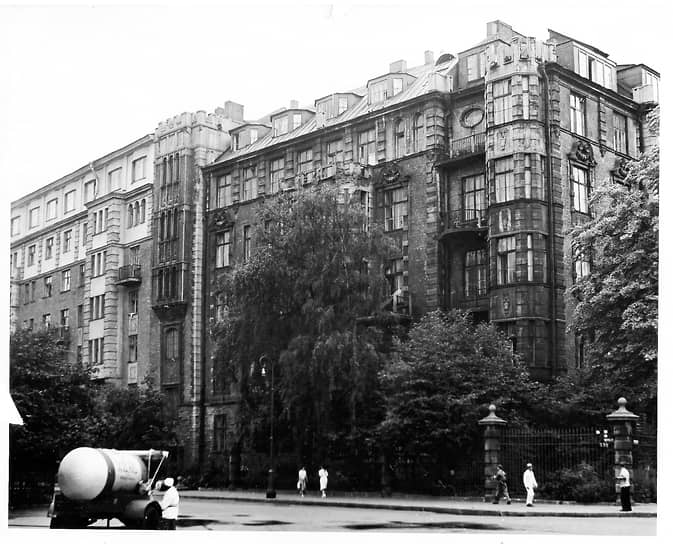 Здание Ленинградского химико-фармацевтического института. Улица Профессора Попова, 4/6
