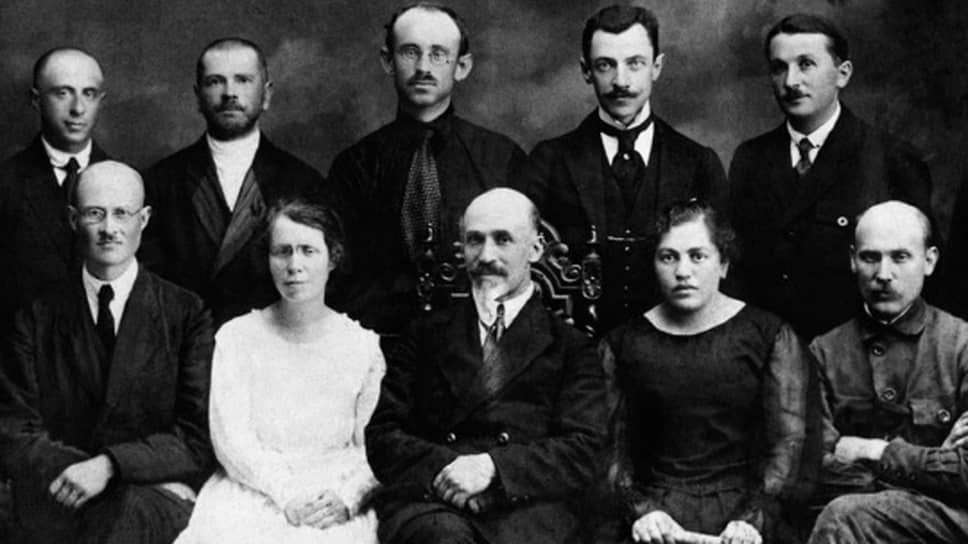 1922 год. Первый выпуск Петроградского химико-фармацевтического института