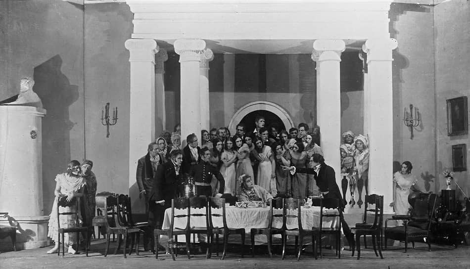 1922 год. Опера «Евгений Онегин» в постановке К. С. Станиславского в Музыкальном театре им. К. Станиславского и В. Немировича-Данченко