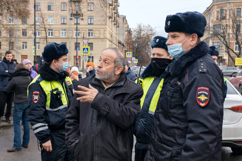 Будучи градозащитником, политик активно выступал против сноса дома Басевича, здания бывшего ВНИИ бумажной промышленности, Манежа лейб-гвардии Финляндского полка. Вел долгую борьбу против застройки Охтинского мыса и возведения «северного намыва». Не все акции имели успех: снос дома Басевича начался в мае 2023-го, а на Охтинском мысе «Газпром нефть» намеревается построить общественно-деловое пространство. В начале 2024-го «яблочник» критиковал идею КГИОП разделить исторические здания на ценные средовые, средовые и несредовые, и последние могут быть впоследствии снесены
