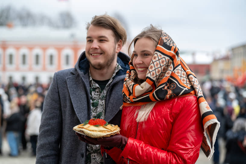 Участники во время масленичных гуляний