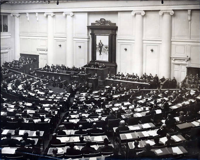 Государственная дума. 5 декабря 1912 года. Председатель Совета министров Владимир Коковцов читает декларацию правительства