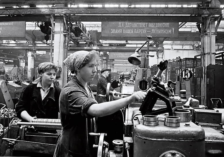 1960-е Участок шлифовки колец на подшипниковом заводе
