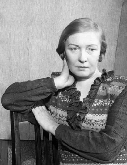 Поэтесса Ольга Берггольц в годы войны, оставаясь в осажденном Ленинграде, с августа 1941 работала на радио
