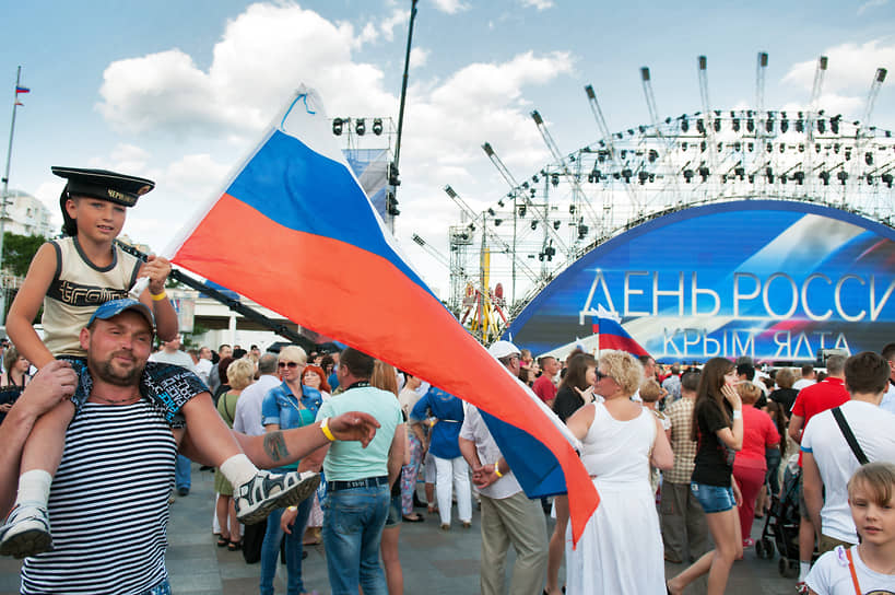 12 июня 2014 год. Празднование Дня России распространилось и на присоединенный несколькими месяцами ранее полуостров Крым