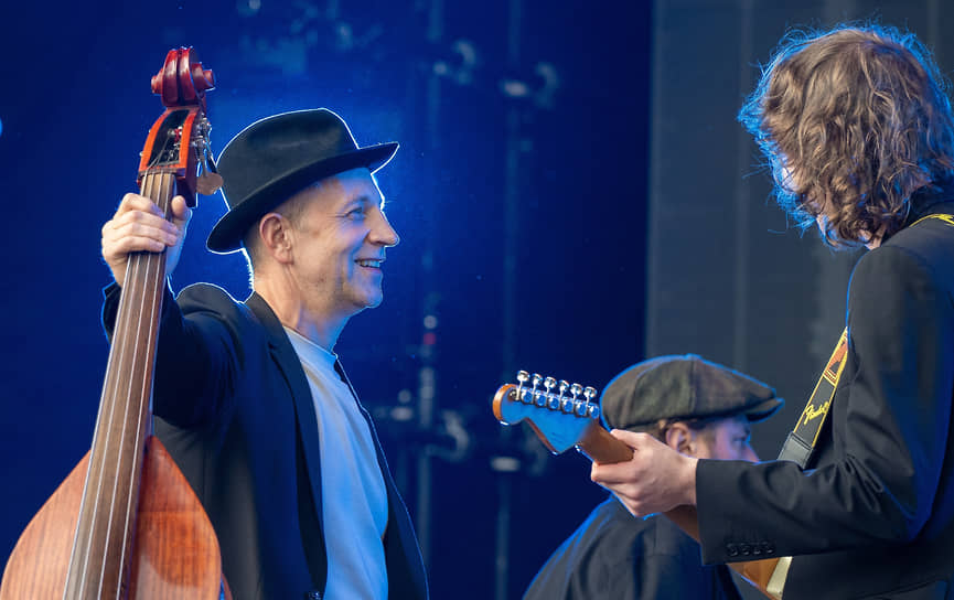 Группа Billy’s Band во время выступления