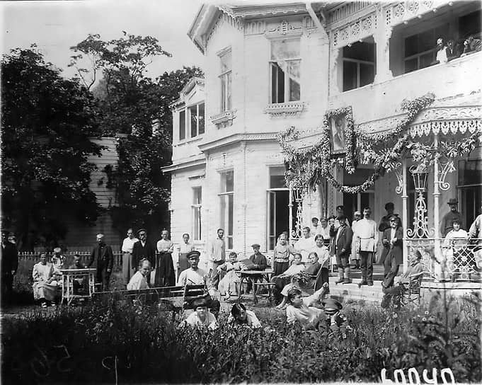 1920 год. Дом отдыха № 8 на «острове Трудящихся». Бывшая усадьба купцов Елисеевых