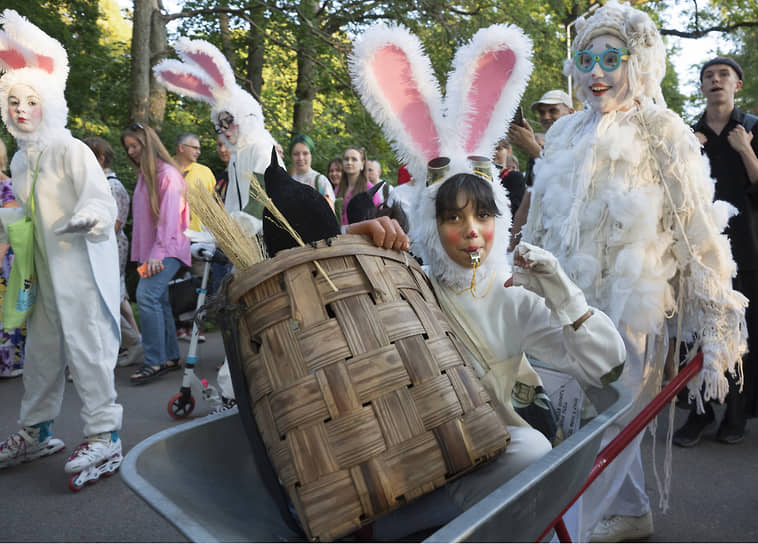 XIII Международный фестиваль уличных театров «Елагин парк»