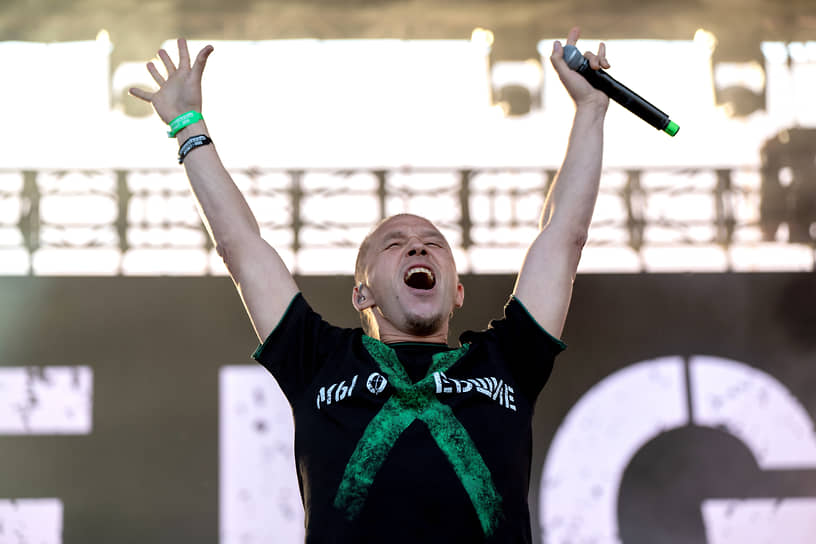 Лидер группы F.P.G Антон Пух во время выступления