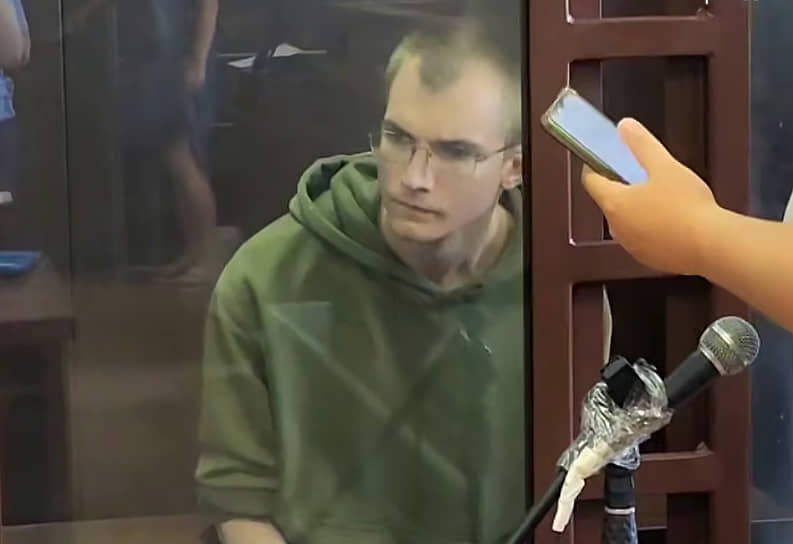 По словам Никитина, он хотел обмануть неизвестных, получить деньги, но не поджигать станцию, а смонтировать видеозапись с помощью искусственного интеллекта так, будто она горит