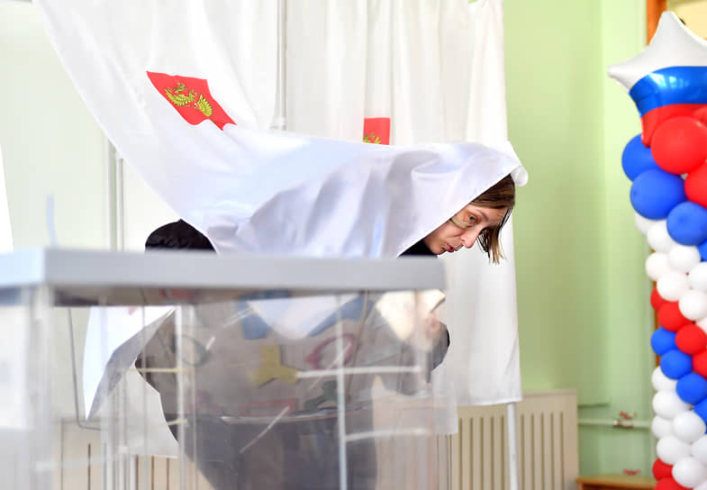 Голосование на избирательном участке №131 в поселке Лупполово