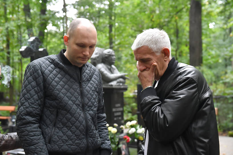 Следователь-криминалист СК по СЗФО Вячеслав Мазуренко (слева) и заместитель главного редактора интернет-издания «Фонтанка.ру» Евгений Вышенков (справа)