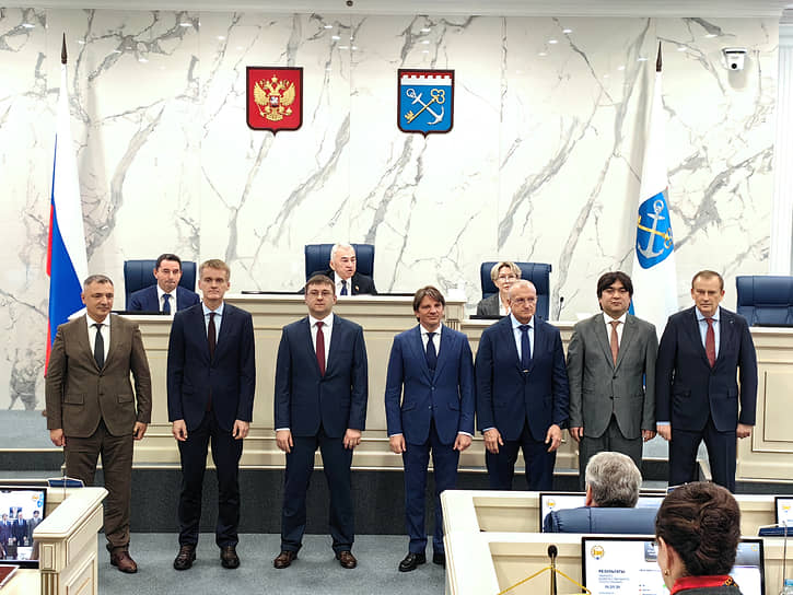 Новый состав правительства Ленинградской области во время утверждения на заседании Законодательного собрания Ленинградской области 