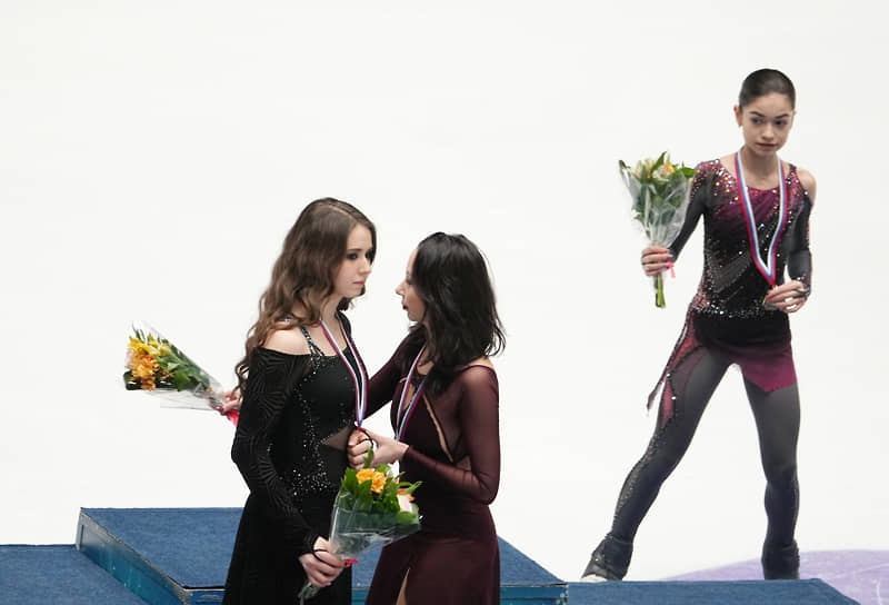 На финале Гран-при Елизавета стала третьей: на высшей ступени стояла уже фигуристка нового поколения Аделия Петросян. Серебро выиграла Камила Валиева, но была лишена медали после дисквалификации
