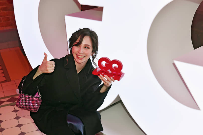 «Я, скорее, шутила: мне не хочется ставить себе какие-то рамки, я буду отталкиваться от своих ощущений и кататься, пока позволяет здоровье и есть желание. Нет какого-то правильного возраста для ухода из спорта, сейчас все быстро меняется, например, Каролина Костнер каталась до 30 лет. Я надеюсь все-таки побывать на Олимпиаде — с третьего раза должно получиться»,— говорила фигуристка в 2019 году в интервью изданию «Собака»
