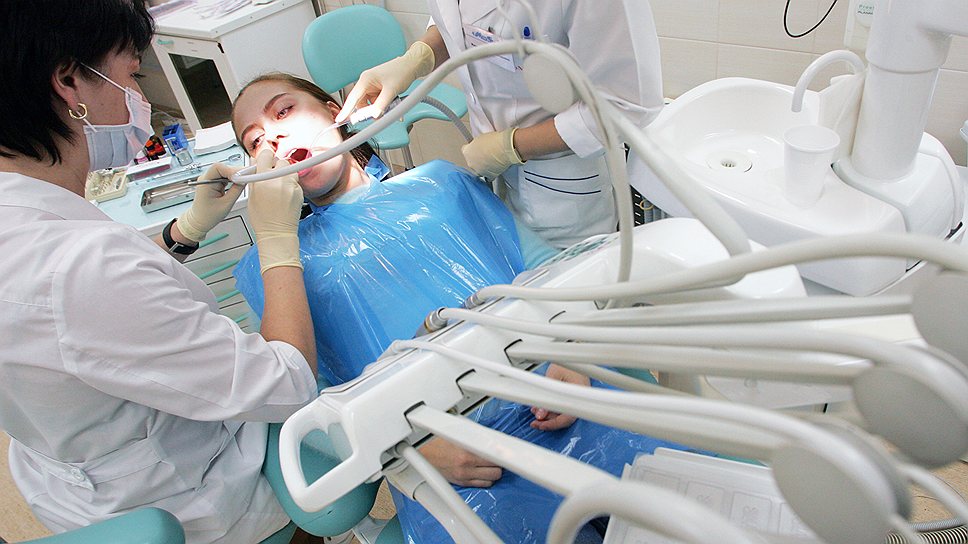 Сетевые стоматологические клиники имеют гибкую ценовую политику, а их врачи поддерживают стандарты качества всей сети, поэтому частным стоматологическим кабинетам сложно с ними конкурировать