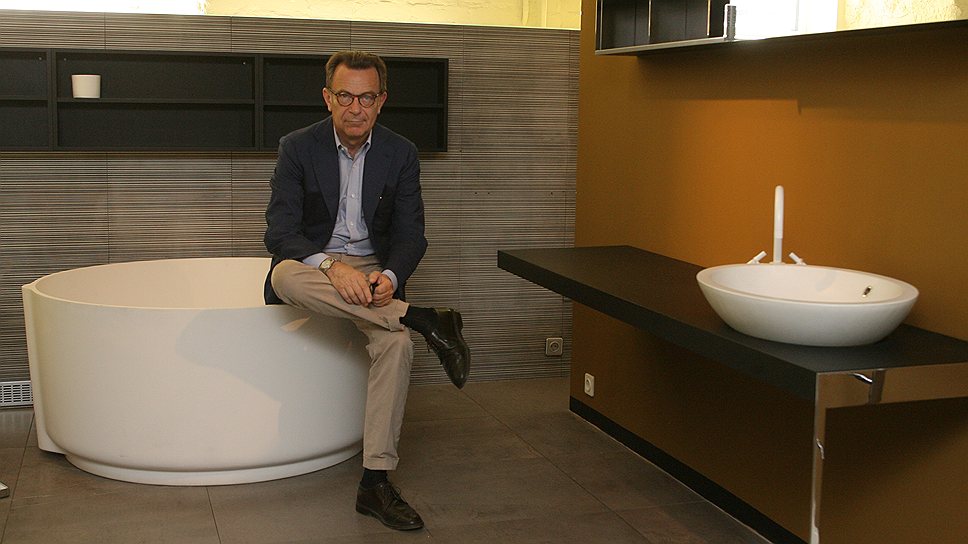 Эмануэле Бенедини приехал на 13-летие петербургской студии дизайна ванных комнат «Мыло» (Галерея дизайна/bulthaup)