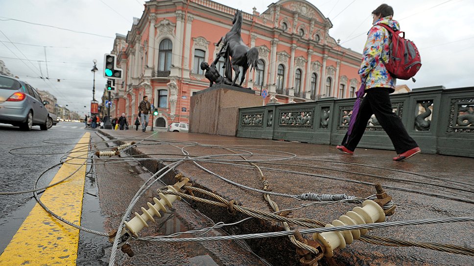 Ежегодно в Петербурге тратятся немалые деньги на поддержание сетей в рабочем состоянии, однако они все еще далеки от идеала