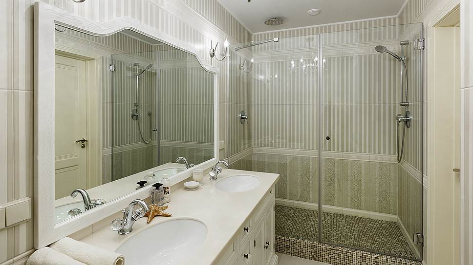 Душевая кабина вместо ванной дает дополнительное пространство, в котором можно создать интерьер в стиле всей квартиры