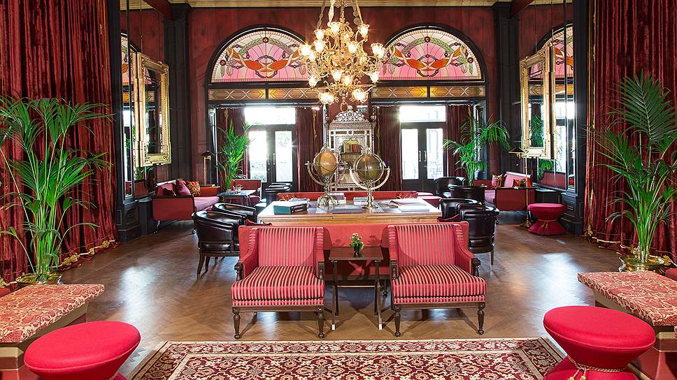 Одна из гостиных отеля в Стамбуле — Kutuphaneli Saloon
