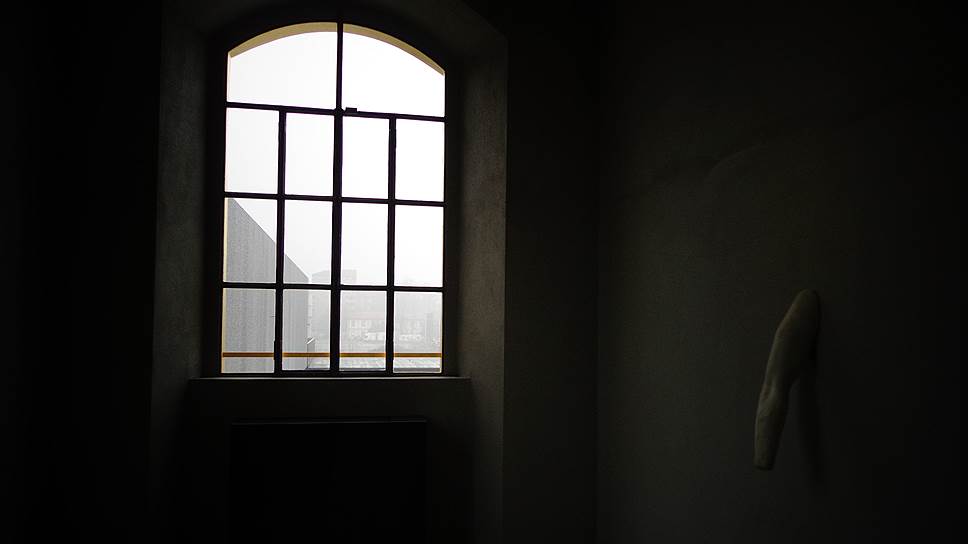 Эта странная комната в «Доме с привидениями» теперь постоянное место для «частей тела» — инсталляций американского художника и скульптора Роберта Гобера